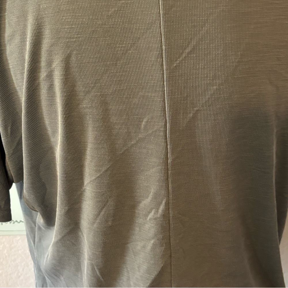 shirt size small - Picture 4 of 5